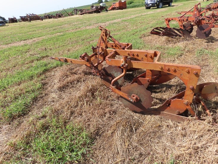 allis-chalmers-3-bottom-plow-image-2