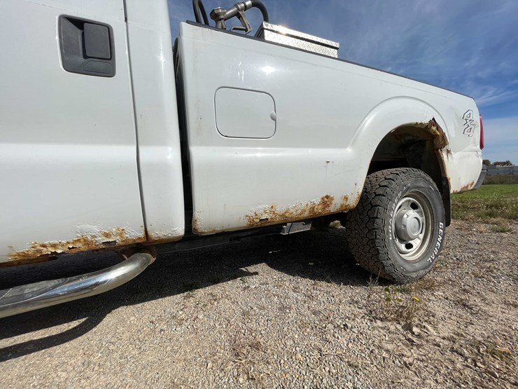 2011-ford-f250-xl-image-11