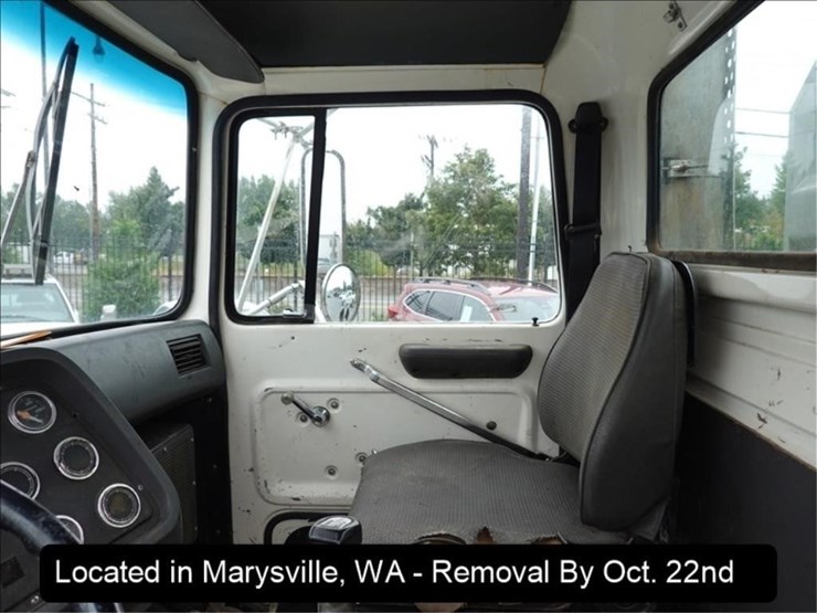 1990-ford-l9000-image-8