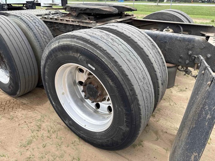 2014-kenworth-t680-image-9