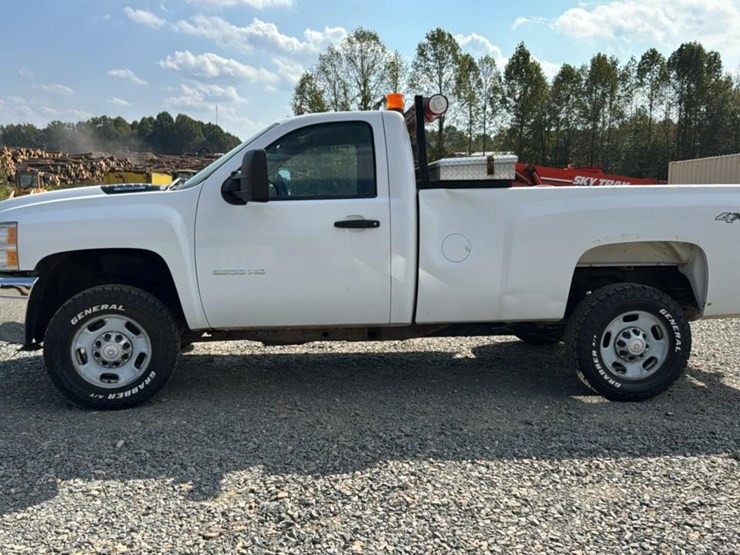 2012-chevrolet-2500-image-2