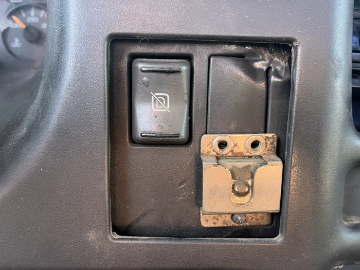 2005-gmc-5500-image-49