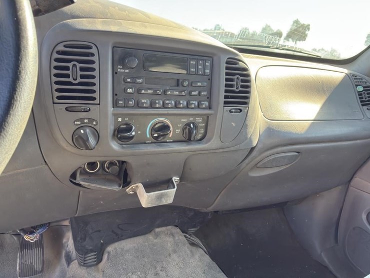 2001-ford-expedition-image-13