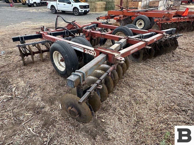 hesston-2420-image-3