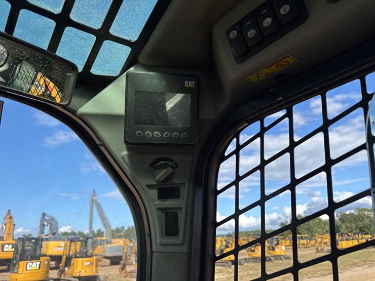 2019-caterpillar-299d2-image-22