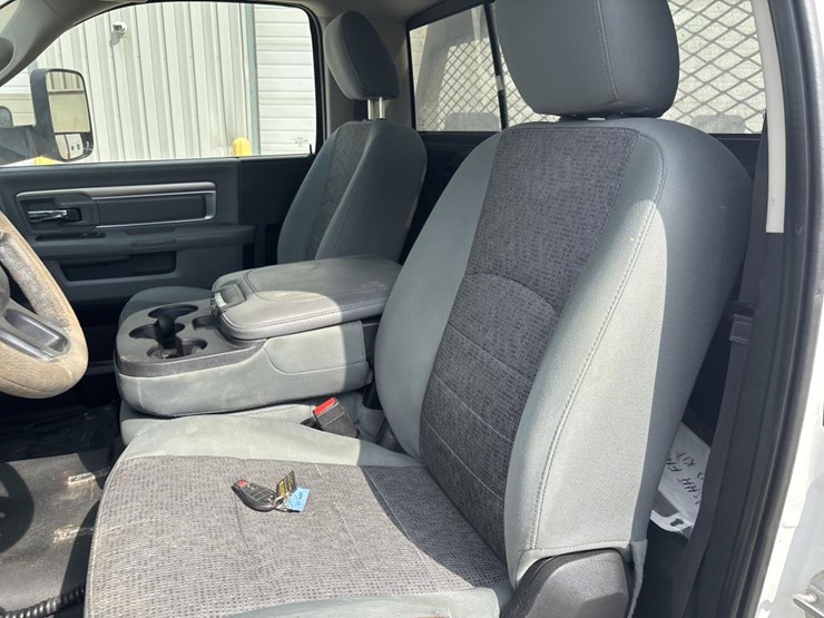 2016-dodge-ram-3500-image-41