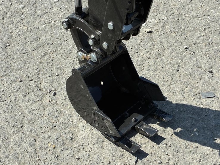 2025-dig-master-dm105-excavator-image-11