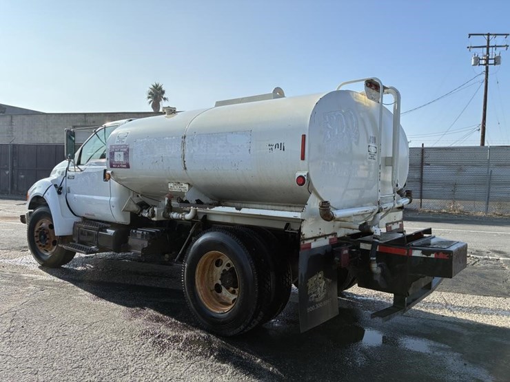 2010-ford-f650-image-4