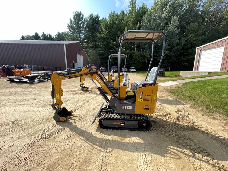 #202-•-new-rt12r-mini-excavator-image-2
