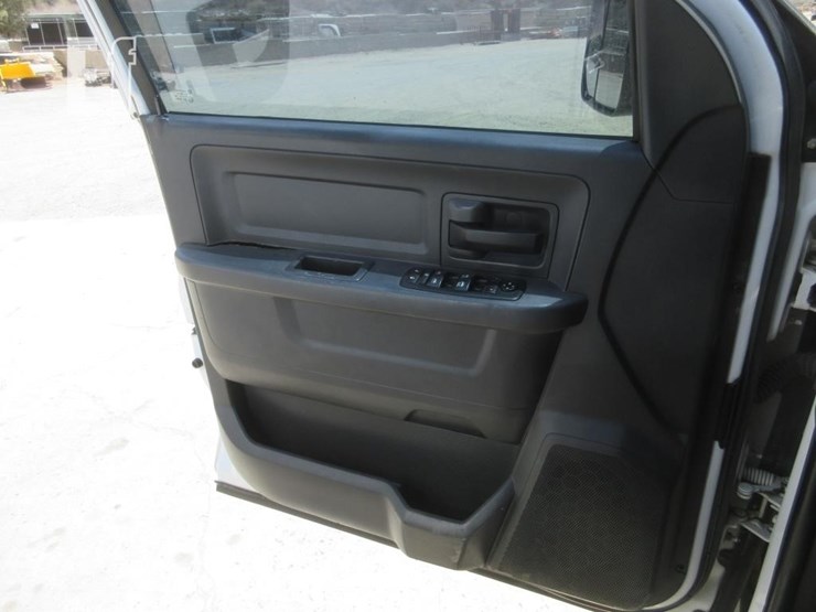 2011-dodge-3500hd-image-11