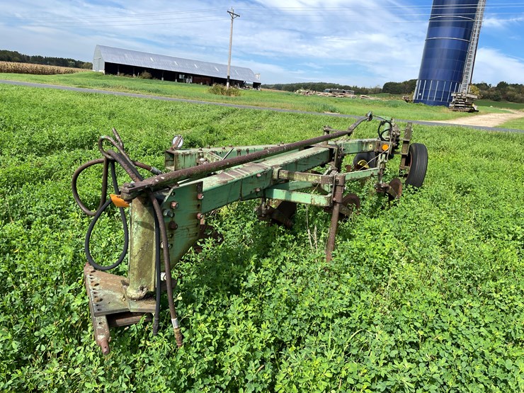 #4462-•-john-deere-(4)-bottom-plow-image-1