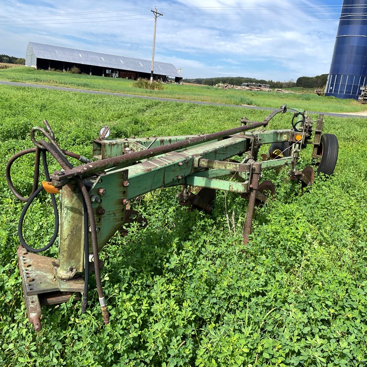 #4462 • John Deere (4) Bottom Plow