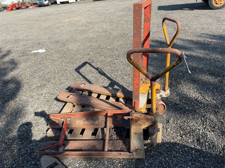 2-pallet-jacks-image-1