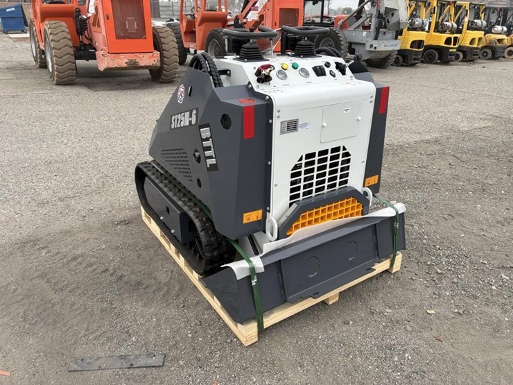 2024-bttl-st25m-6-skid-steer-track-loader-image-4