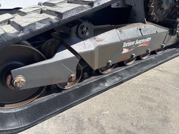 2022-bobcat-t870-image-44