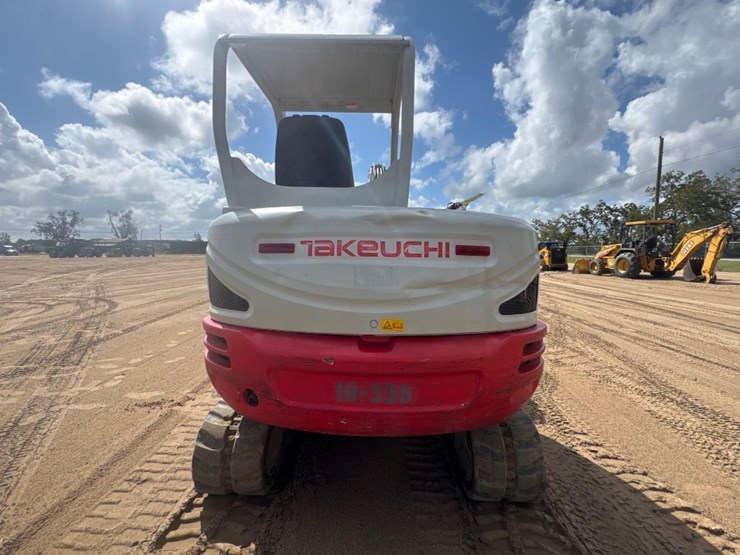 takeuchi-tb240-image-7