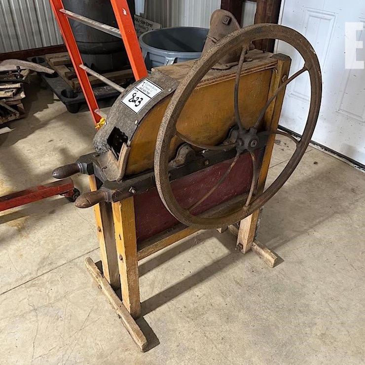 UNKNOWN VINTAGE CORN SHELLER