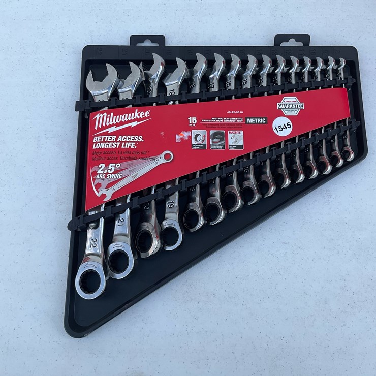 #1545 • Milwaukee 15pc Metric Ratcheting Wrench Set