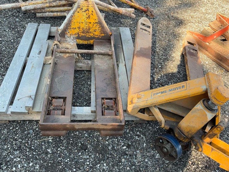 2-pallet-jacks-image-4