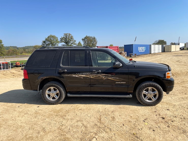 2004-ford-explorer-image-4