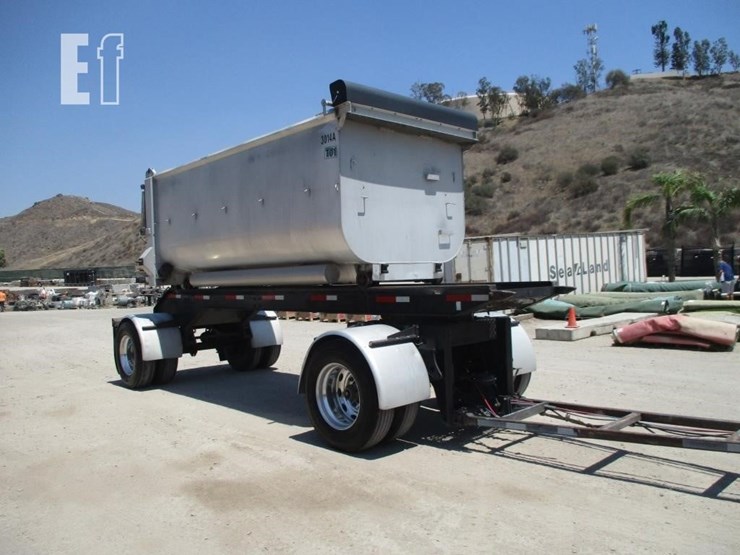 2002-peterbilt-365-image-2