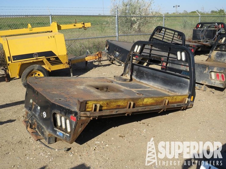 (5-43)-cm-truck-beds-7'w-x-8'6"l-steel-pickup-flat-image-1