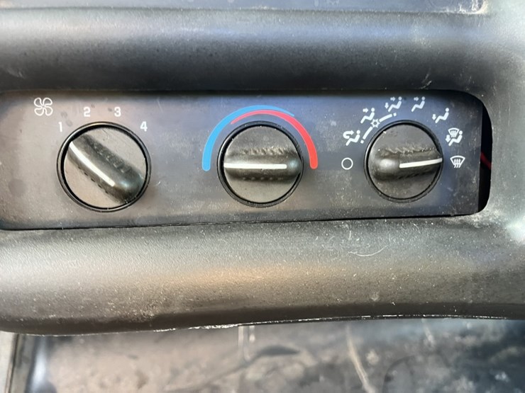2005-gmc-5500-image-47