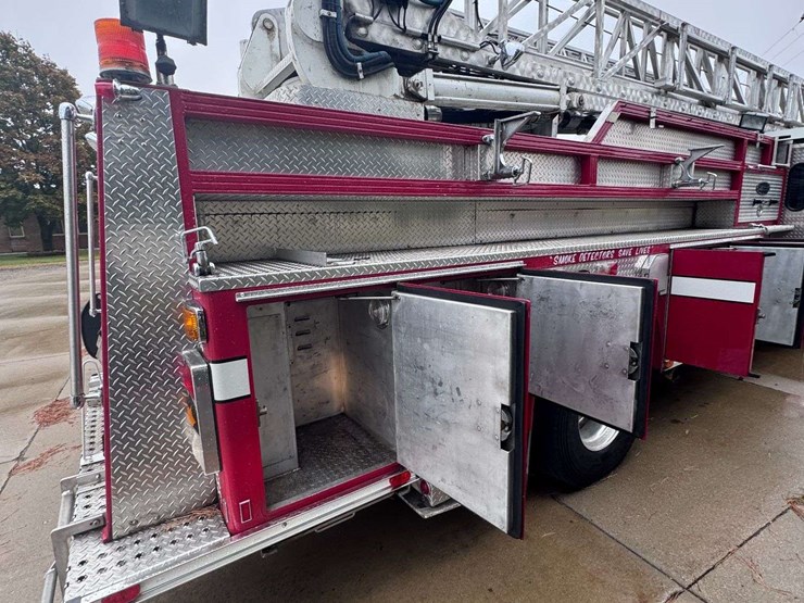 1984-e-one-ladder-truck-image-6