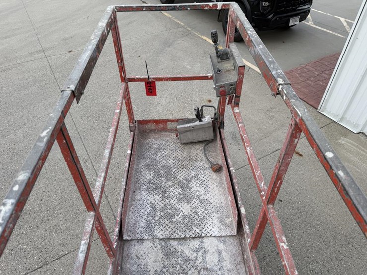 #2147-•-1996-skyjack-sj-3220-scissor-lift-image-21