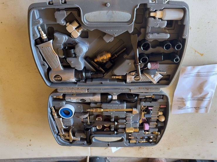 devilbiss-pneumatic-air-tool-set-image-1
