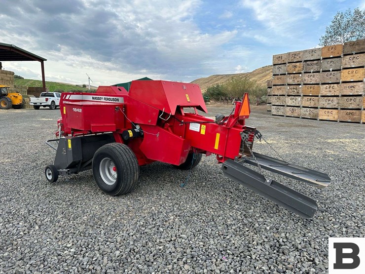 2016-massey-ferguson-1842-image-3