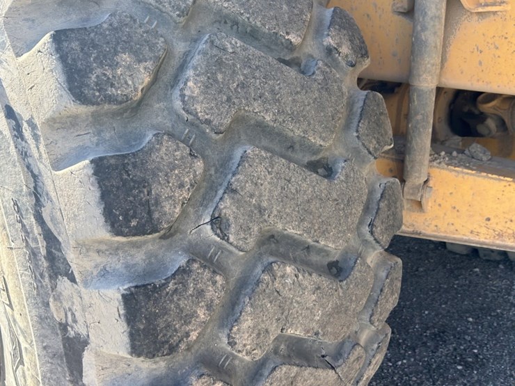 2004-volvo-a40d-image-75