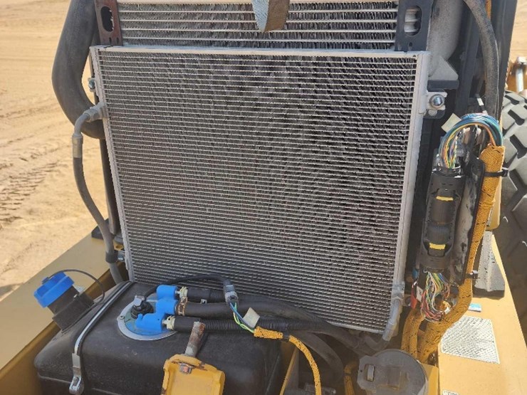 2019-caterpillar-cs44b-image-32