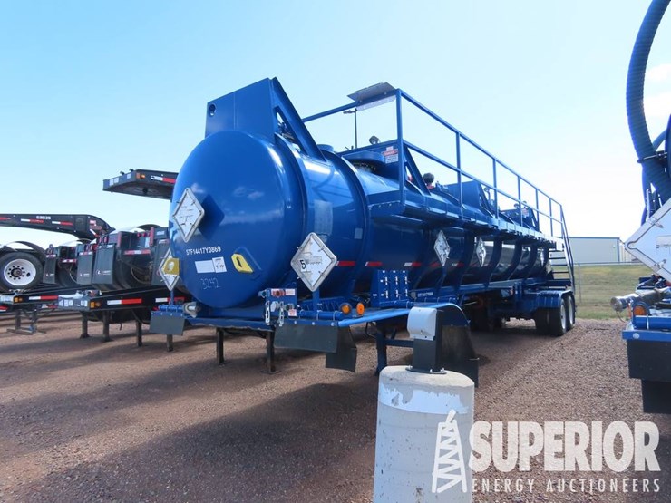 (x)-(4-44)-2017-worley-3-axle-8000-gal-transport-t-image-1