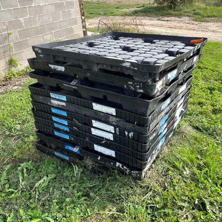 #4483 • (11) Poly Pallets