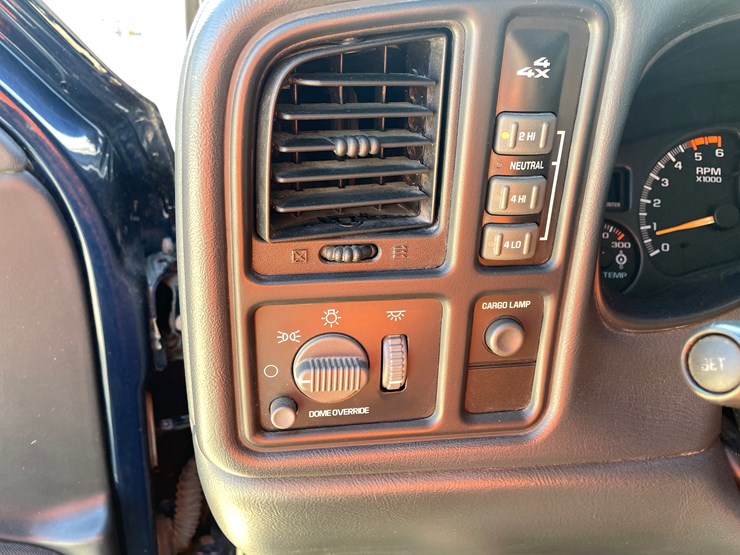 2002-chevrolet-silverado-2500hd-image-79