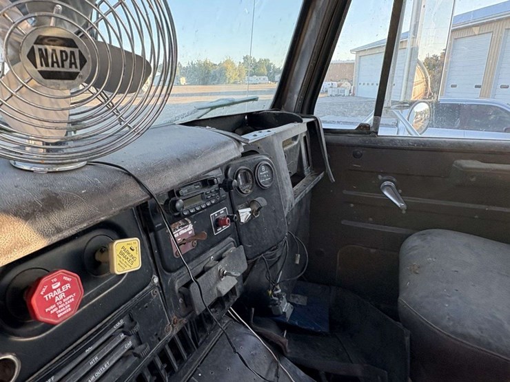 1989-international-8300-water-truck,-cummins-350,-10-speed,-tandem-axle,-246”-wb,-lopro-22.5-on-stee-image-26