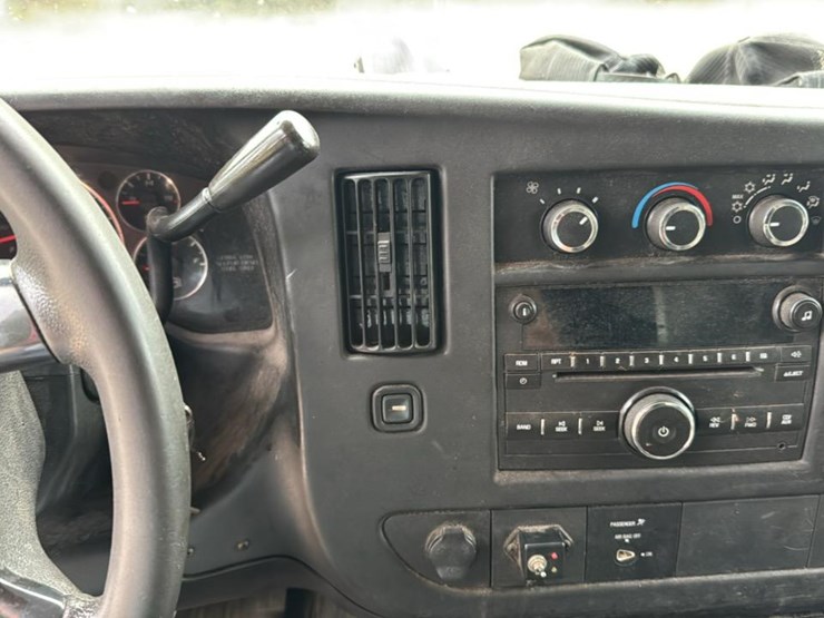 #113-•-2008-chevrolet-ambulance-image-13