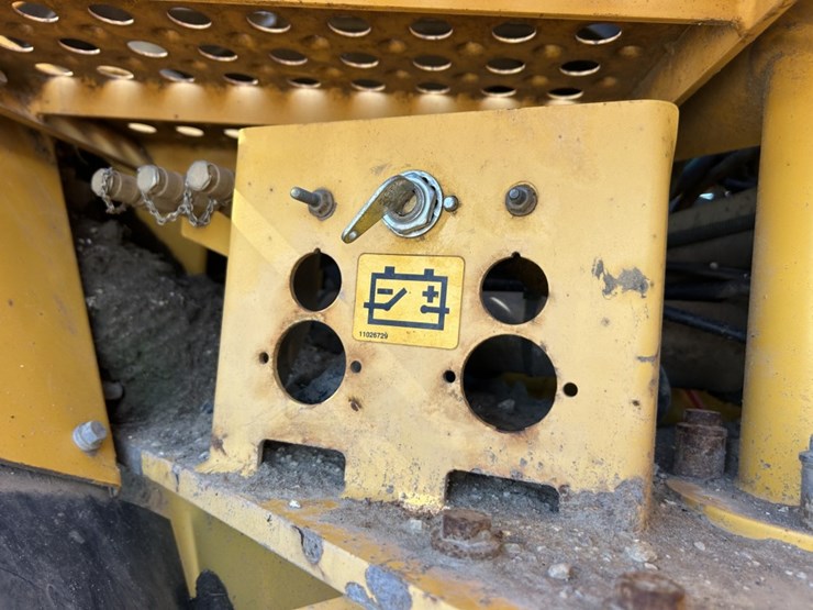 2004-volvo-a40d-image-24