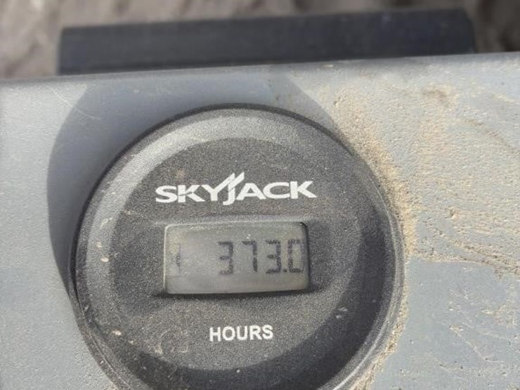 2016-skyjack-sj-4740-scissor-lift-image-15