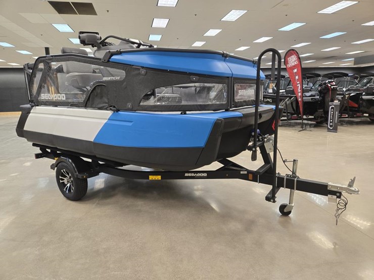 #1787-•-sea-doo-switch-boat-image-7