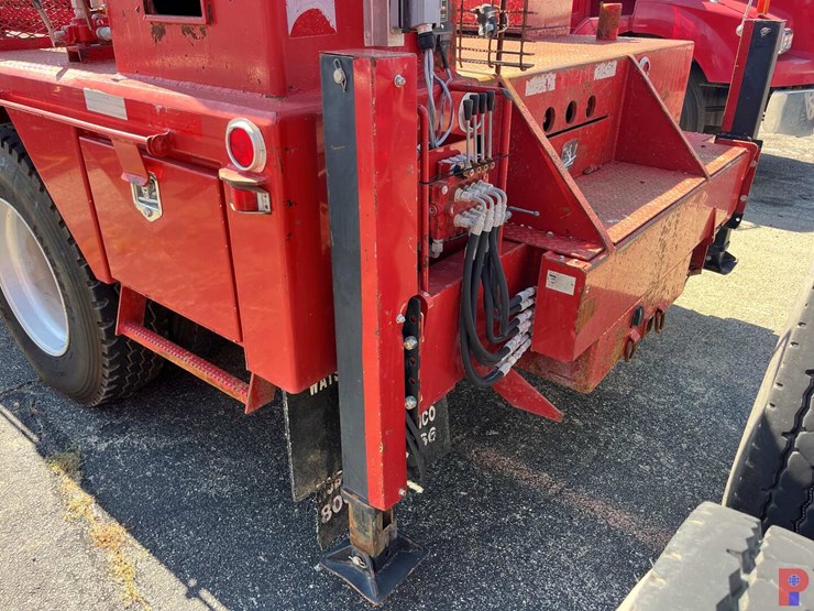 2018-international-durastar-4300-image-5