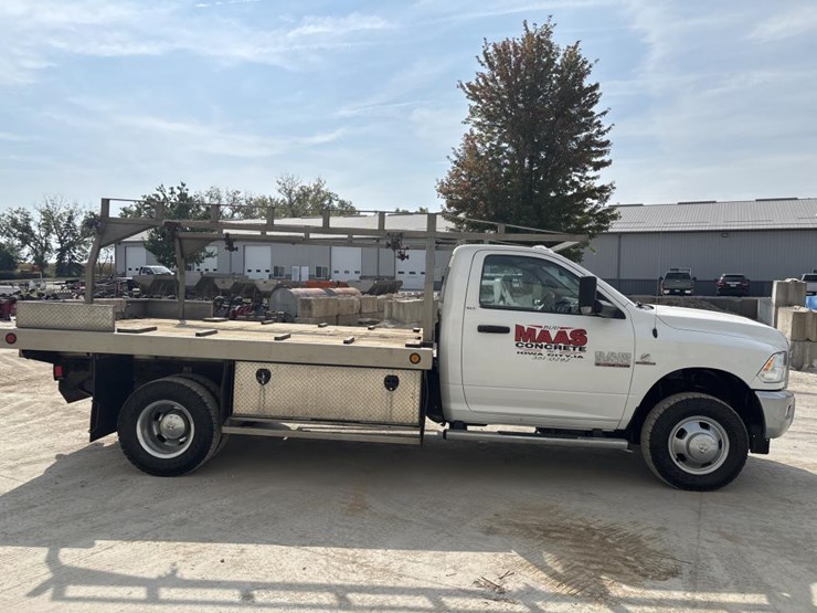 2016-dodge-ram-3500-image-4