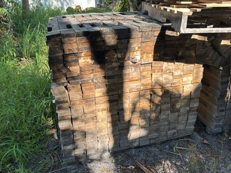 #115-•-cut-pallet-lumber-image-11