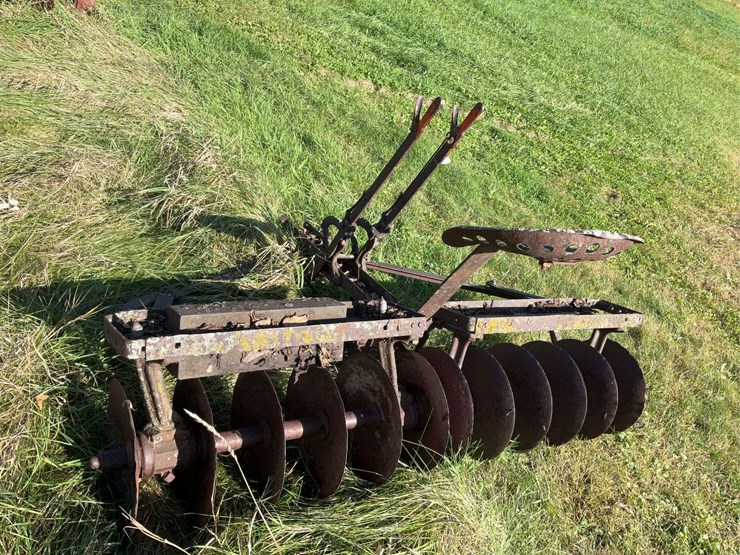 single-gang-disk-with-hitch-and-seat-image-2