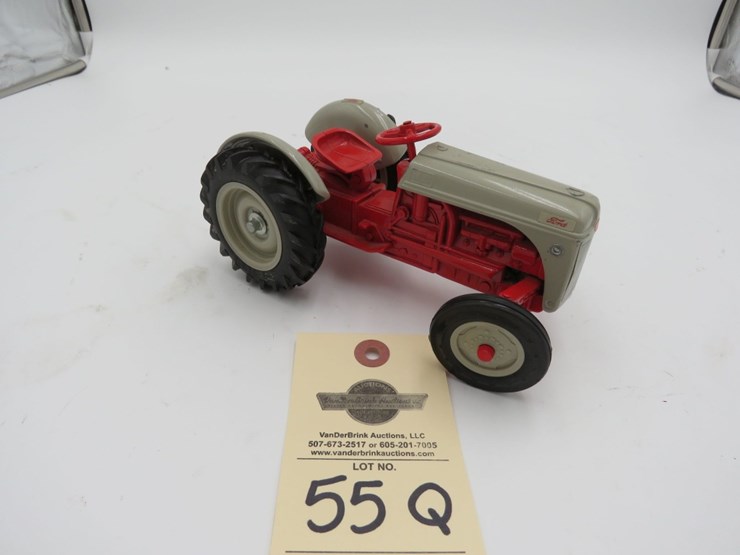 1986-ertl-ford-901-powermaster-1/16th-scale-tractor-image-2