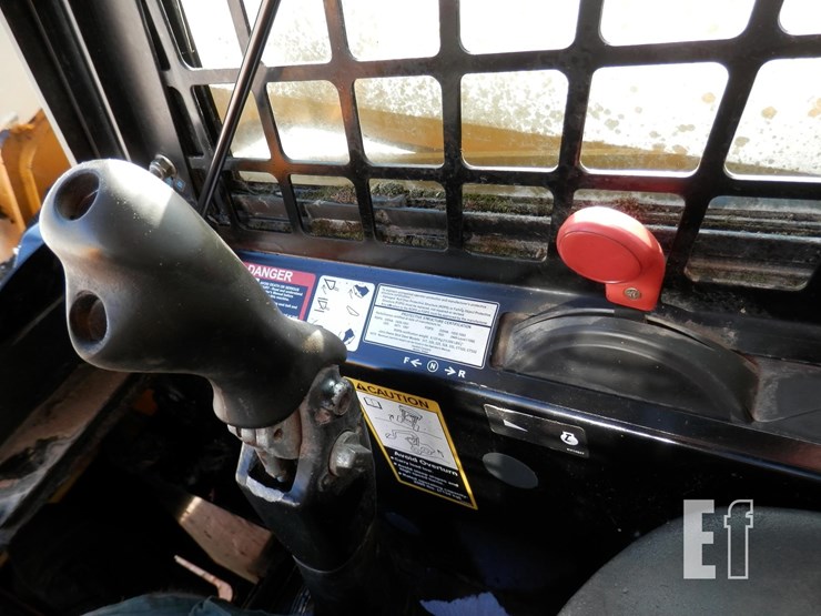 2008-deere-325-image-12