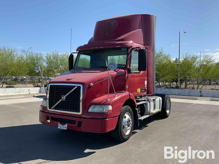 2016-volvo-vnm42t-truck-tractor-image-1