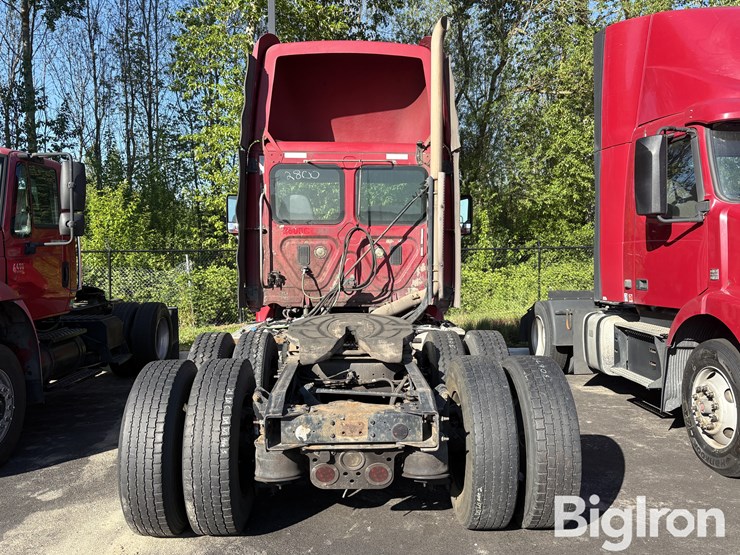 2016-freightliner-ca113dc-truck-tractor-image-6