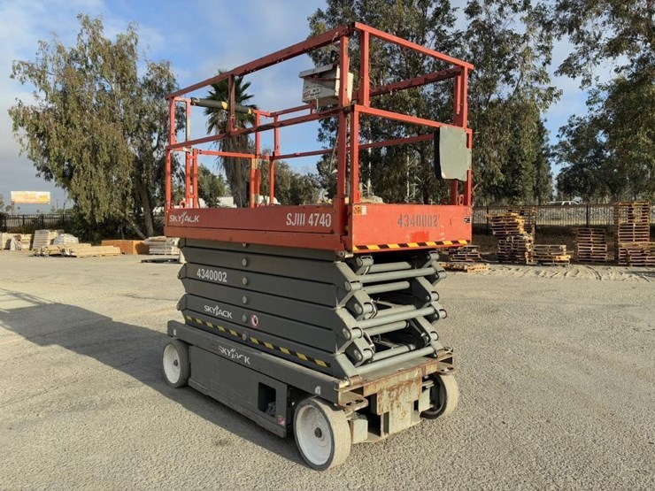 2016-skyjack-sj-4740-scissor-lift-image-2